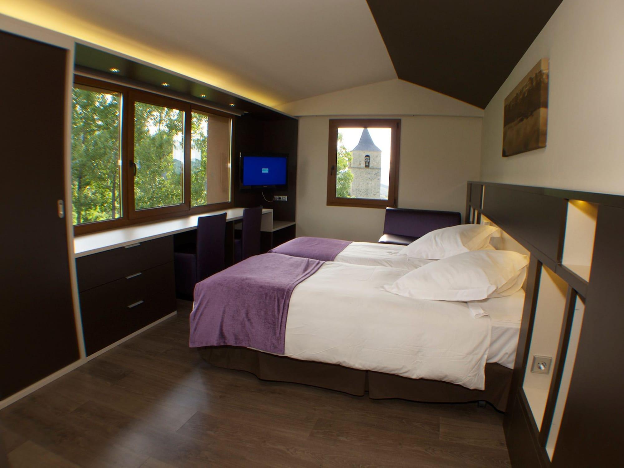 Hotel Mirador Lles Ngoại thất bức ảnh
